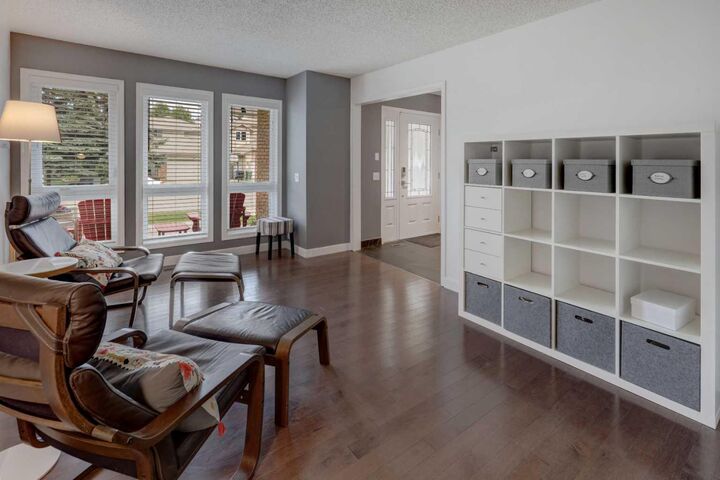 Property Photo: 40 Signal Ridge Court SW AB T3H 2J6