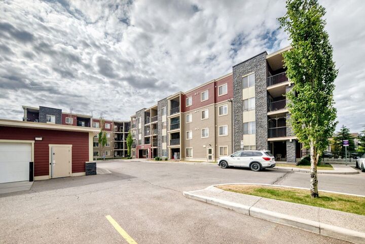 Property Photo:  5 Saddlestone Way NE 106  AB T3J 0S2 