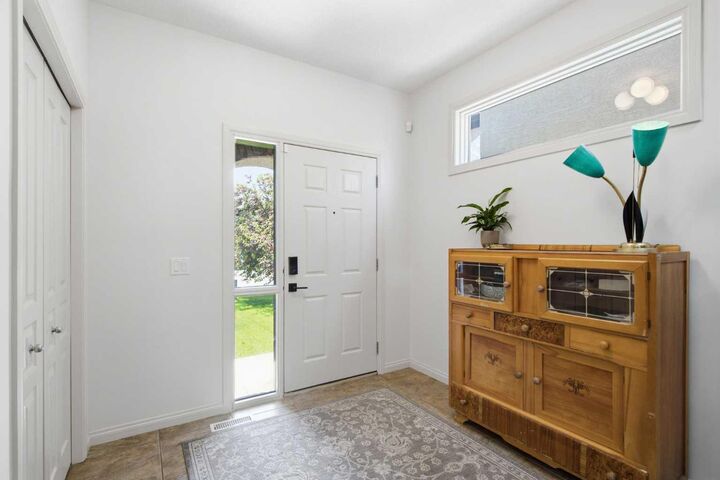 Property Photo:  1405 Montrose Terrace SE  AB T1V 0B4 