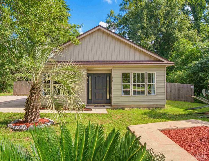 Property Photo:  552 Cedar Tree Ln  FL 32533 