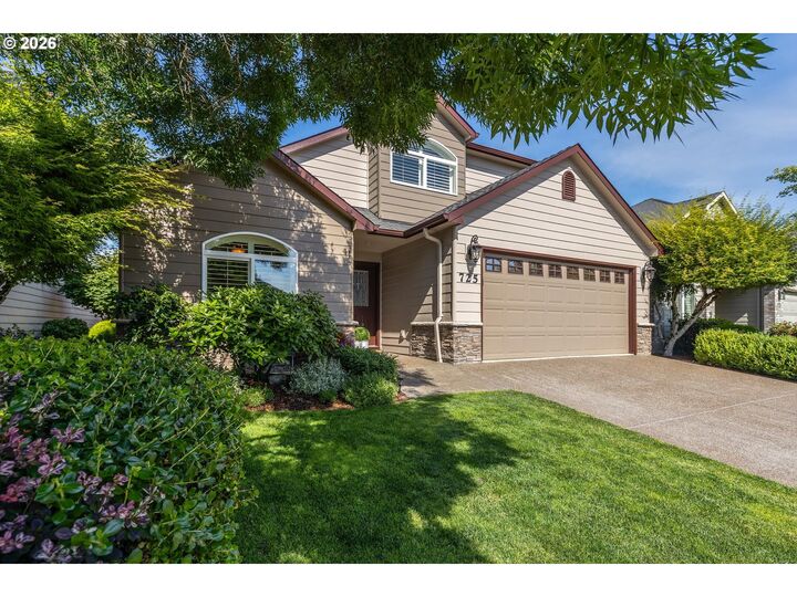 Property Photo:  725 SE Saint Andrews Ln  OR 97338 