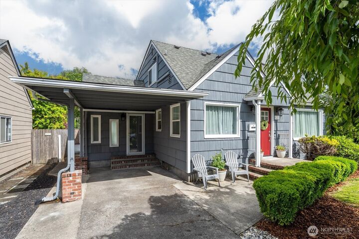 Property Photo:  621  27th Avenue  WA 98632 