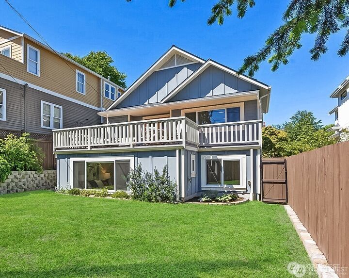 Property Photo:  2629 E Valley Street  WA 98112 