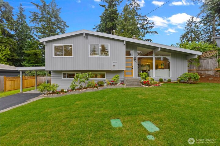 Property Photo:  8104  Sierra Drive  WA 98026 