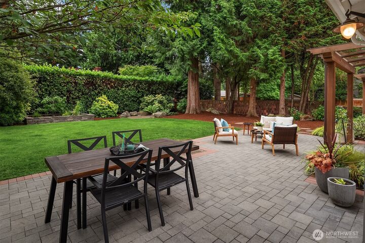 Property Photo:  4712  90th Avenue SE  WA 98040 