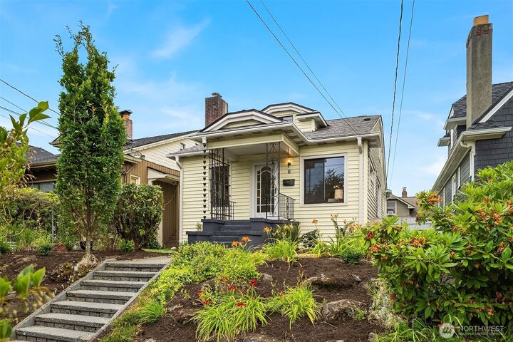 Property Photo:  5215  Latona Avenue NE  WA 98105 