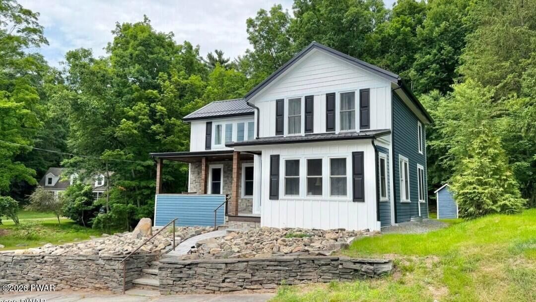 Property Photo:  207 Highland Street  PA 18428 