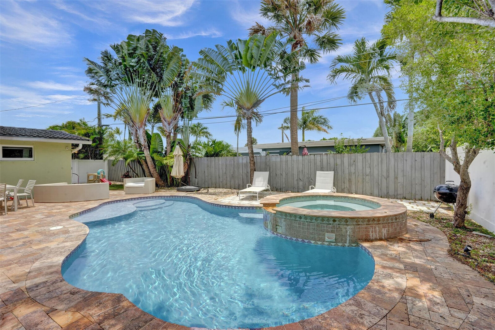Property Photo:  720 NW 29th Court  FL 33311 