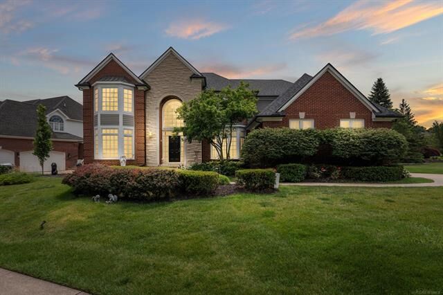 Property Photo: 2250 Hawthorne Drive MI 48316