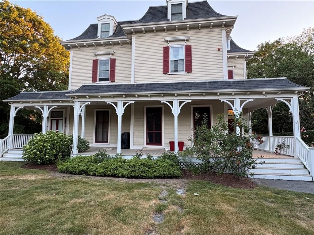Property Photo:  20 Greenough Place 1A  RI 02840 