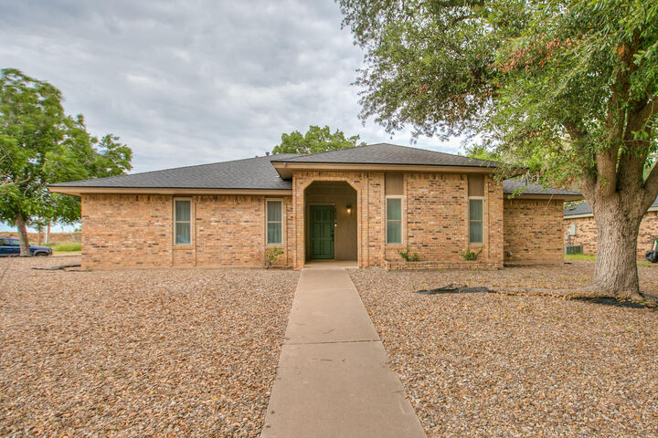 Property Photo:  1806 Kansas Avenue  TX 76904 