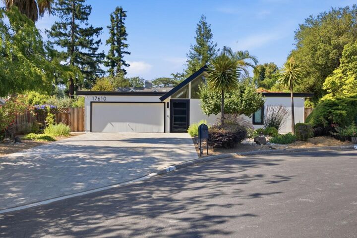 Property Photo:  17610 Via Sereno  CA 95030 