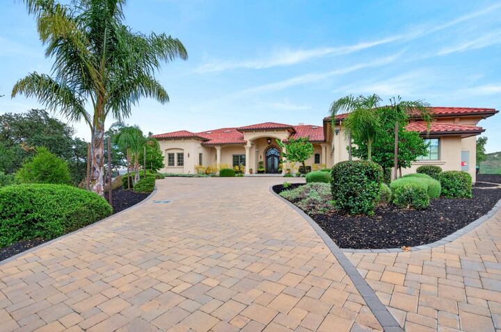 Property Photo:  5 Winding Oaks Drive  CA 94566 