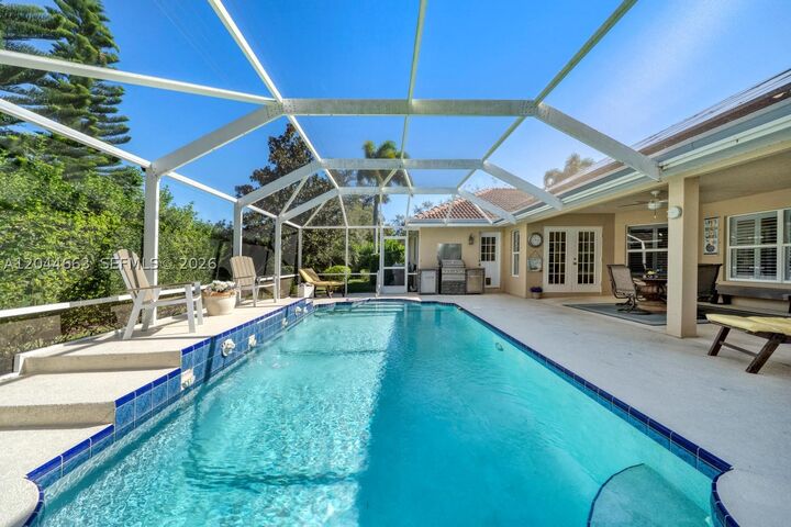 Property Photo: 5220 Rosewood Ln FL 32966