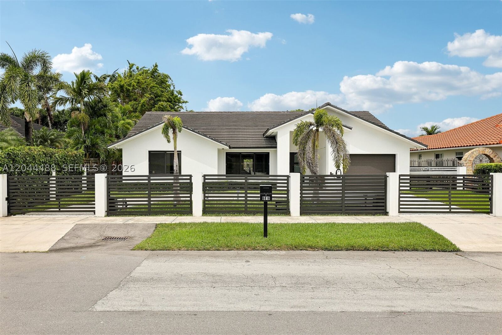 Property Photo: 6816 SW 89th Ct FL 33173