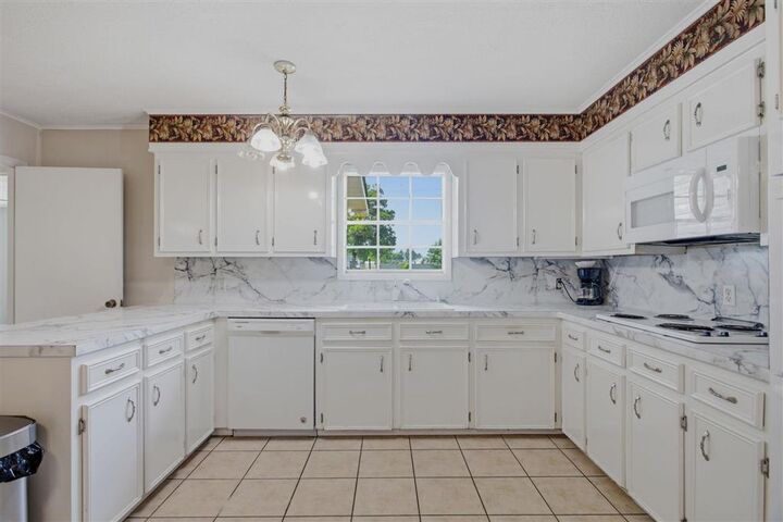 Property Photo:  205 Vickie Ln Lane  LA 70611 