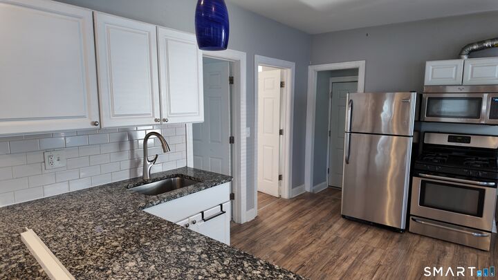 Property Photo: 756 Stratford Avenue 756 CT 06615