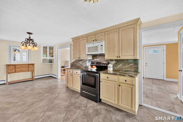 Property Photo:  33 Chambers Street  CT 06042 