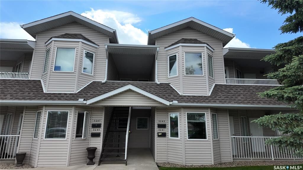 Property Photo:  3241 Woodhams Drive E  SK S4V 3A2 