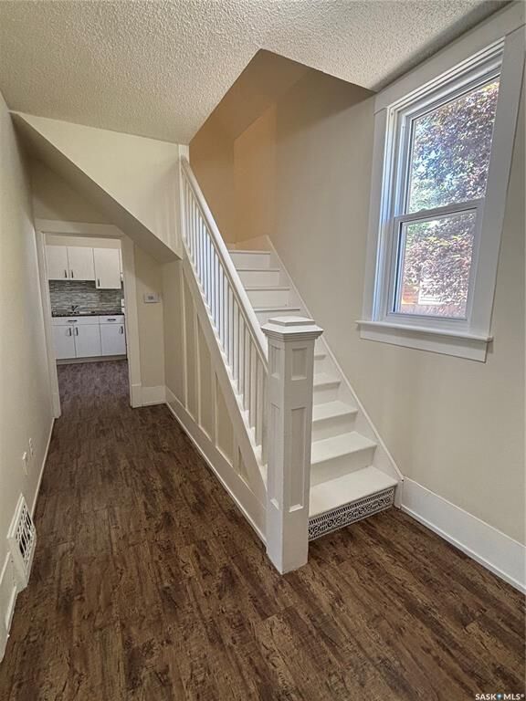 Property Photo: 206 Second Avenue N SK S3N 1G7
