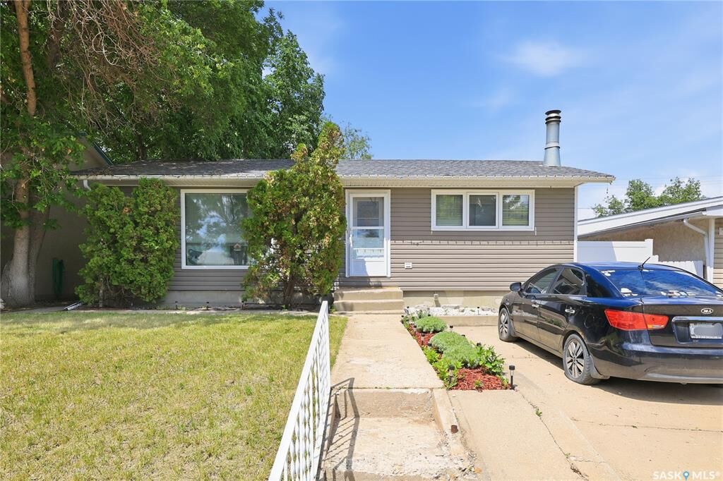 Property Photo:  1434 Hochelaga Street W  SK S6H 6G5 