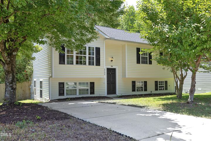 Property Photo: 5732 Brambleton Avenue NC 27610