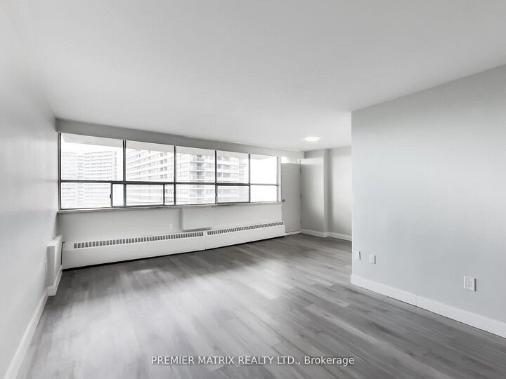 Property Photo:  65 Thorncliffe Park Drive 907  ON M4H 1L2 