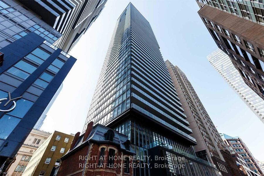 Property Photo:  15 Grenville Street 809  ON M4Y 1A1 