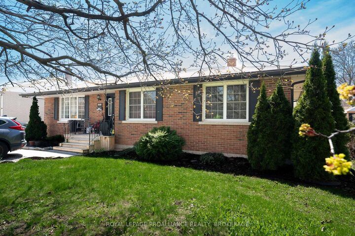 Property Photo: 271 Chelsea Road ON K7M 3Z3