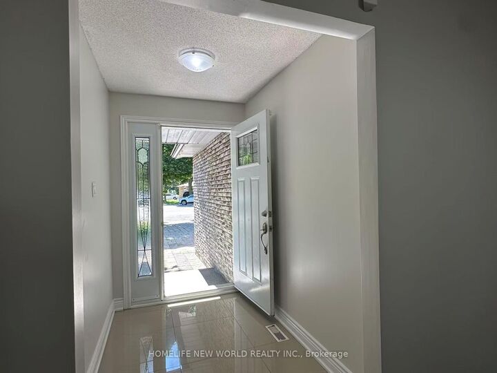 Property Photo: 10 Epping Court ON L3R 3H1