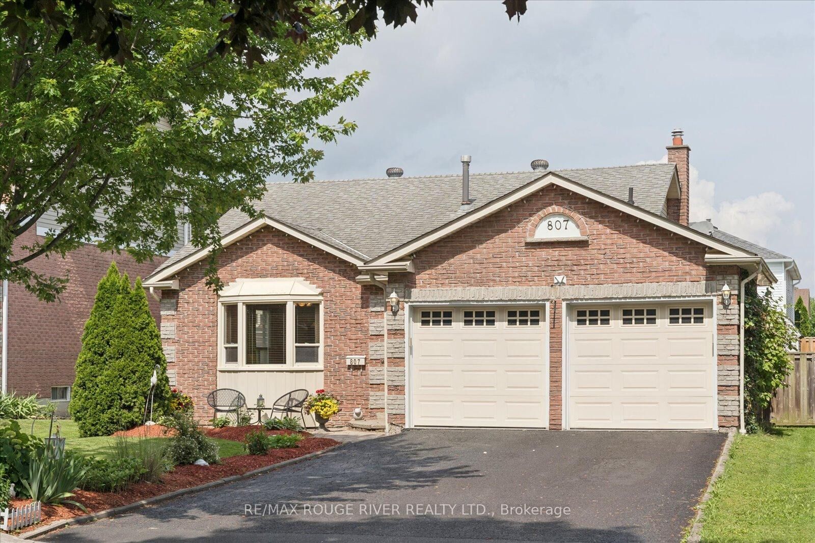 Property Photo: 807 Red Maple Court ON L1N 7V7