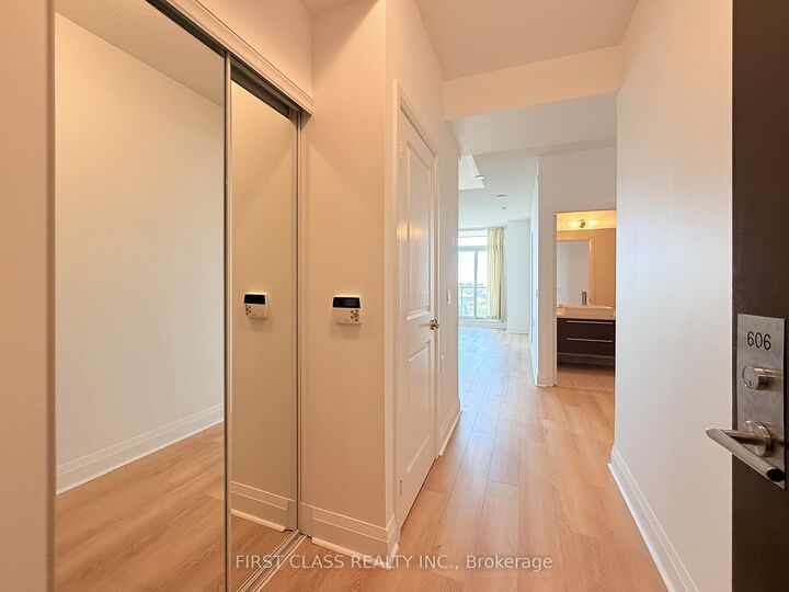 Property Photo:  15 Zorra Street 606  ON M8Z 0C1 
