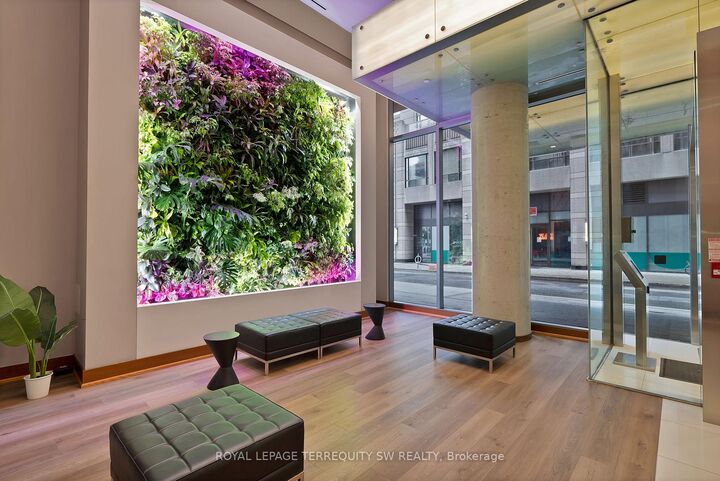 Property Photo:  8 Mercer Street 1305  ON M5V 0C4 