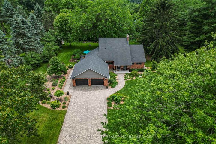 656 Memorial Drive — photo 1