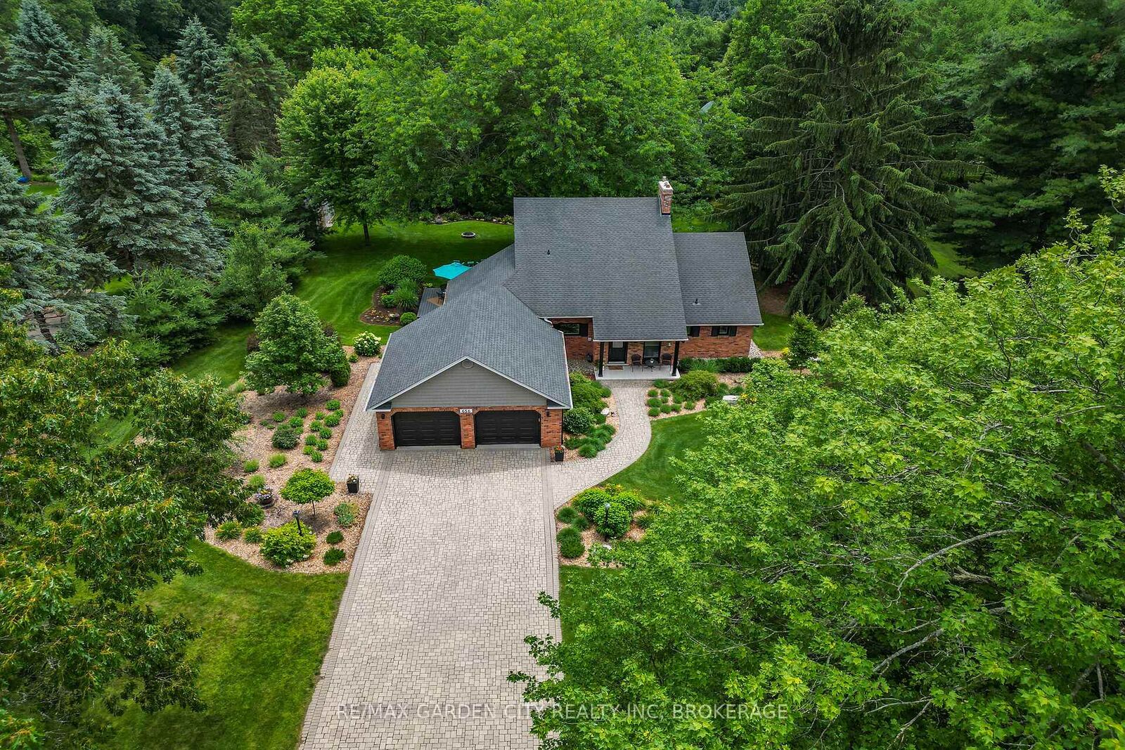 Property Photo: 656 Memorial Drive ON L0S 1C0