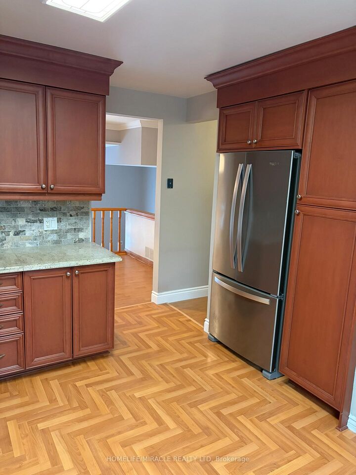 Property Photo:  400 Bloor Street 58  ON L5A 3M8 
