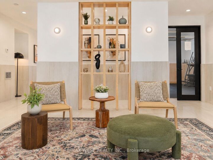 Property Photo:  1660 Bloor Street W 318  ON M6P 0C6 