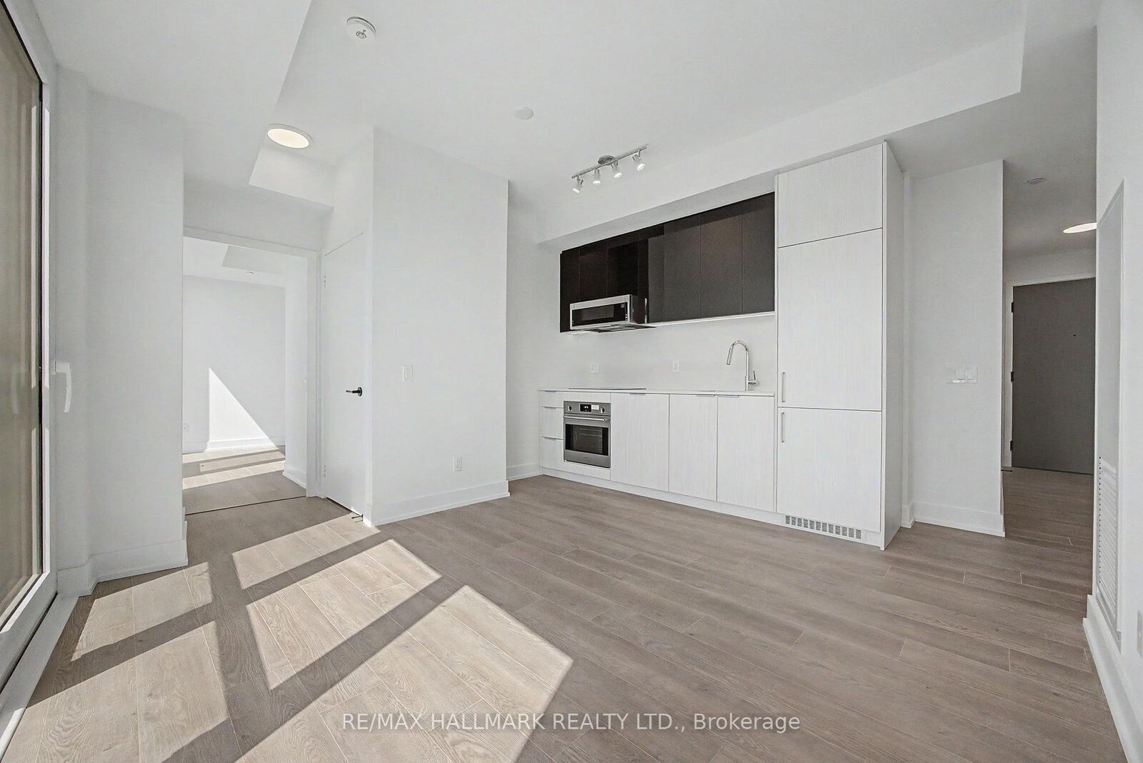 Property Photo:  308 Jarvis Street 2513  ON M5B 0E3 