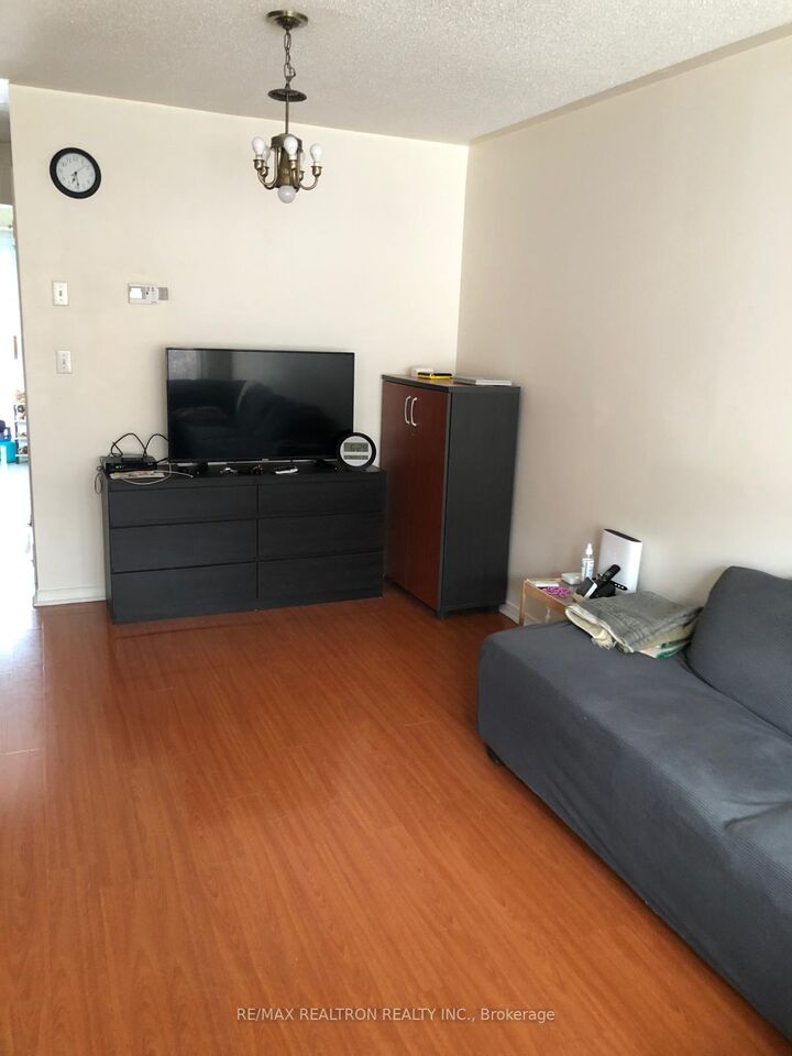 Property Photo: 28 Rosebank Drive 612 ON M1B 5Z1