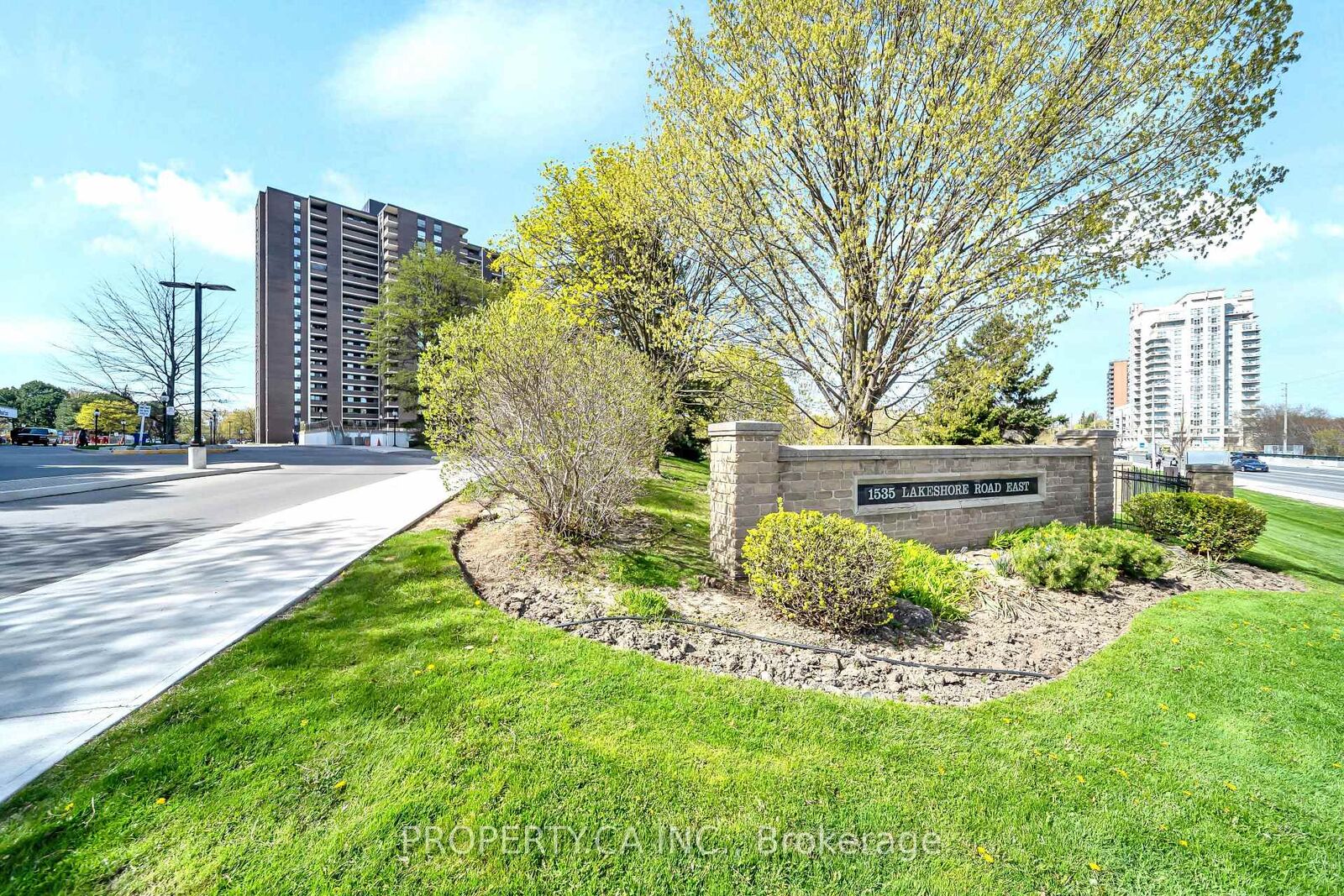 Property Photo:  1535 Lakeshore Road E 305  ON L5E 3E2 
