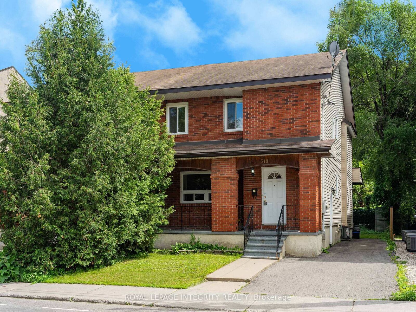 Property Photo:  318 Somerset Street E  ON K1N 6W3 