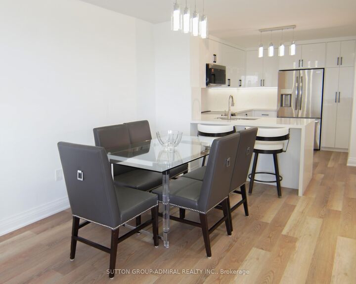 Property Photo: 7420 Bathurst Street #606 ON L4J 6X4