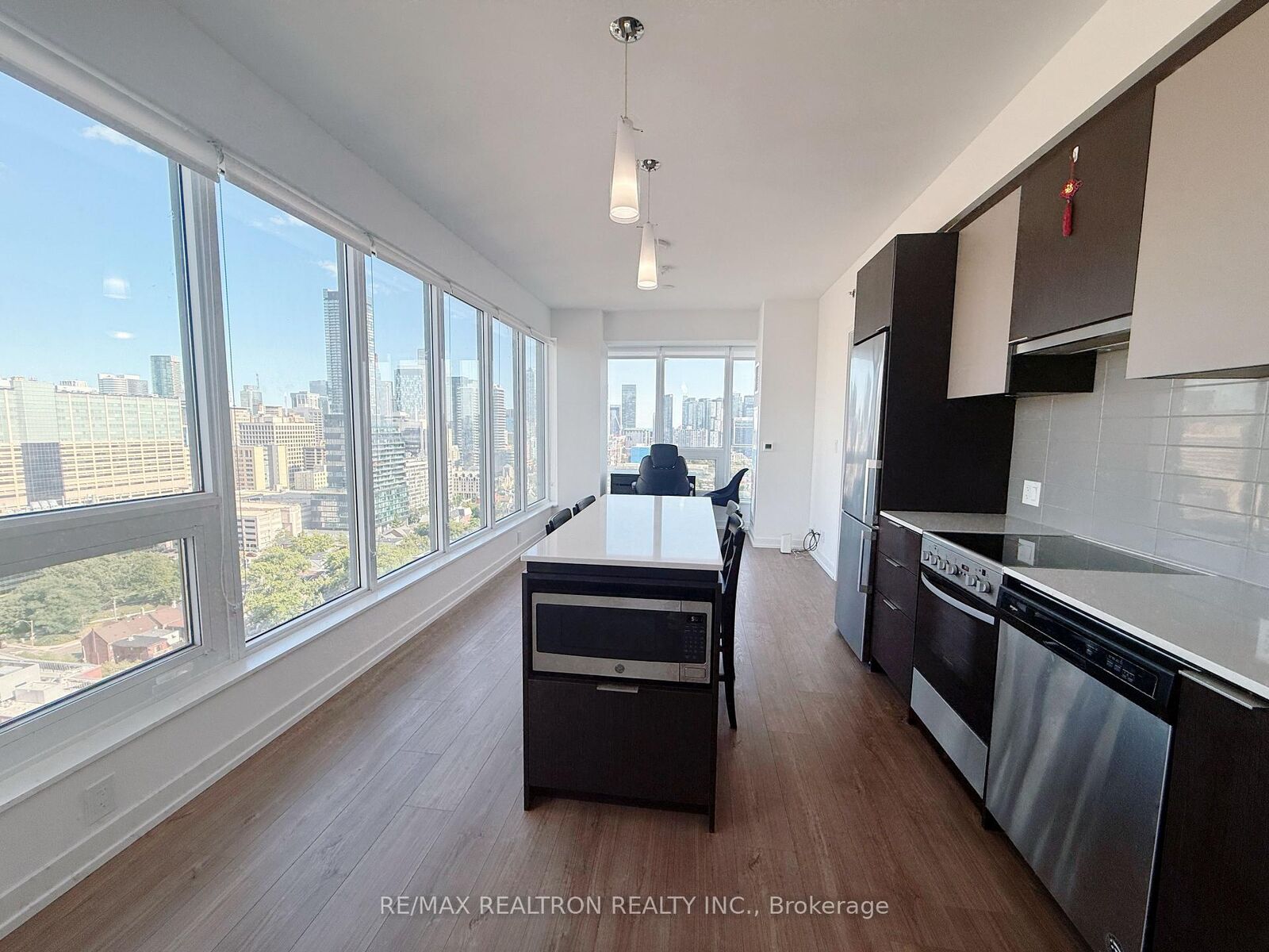 Property Photo:  203 College Street 1908  ON M5T 1P9 