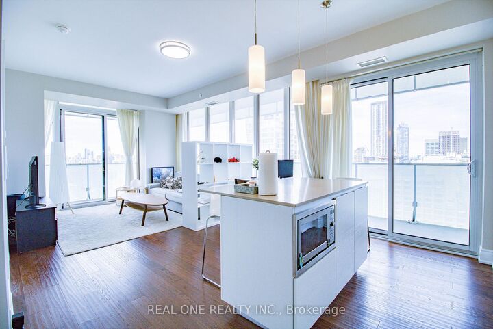 Property Photo:  200 Bloor Street W 3104  ON M5S 0B1 