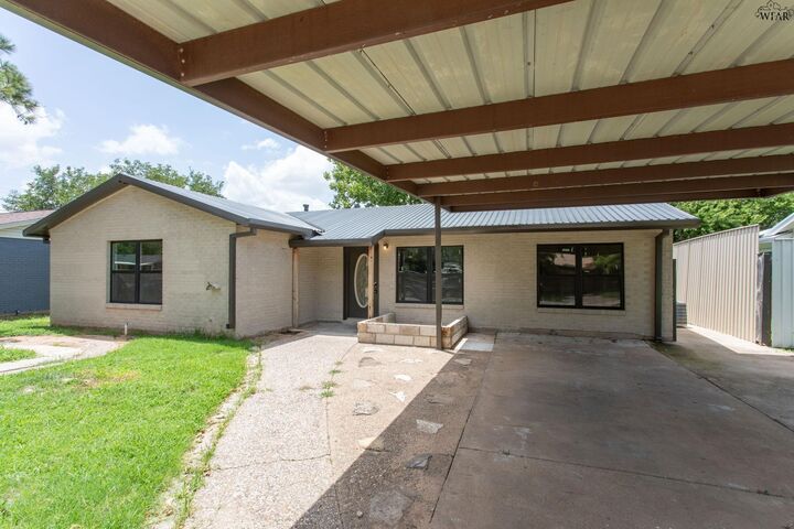 Property Photo:  5130 Inlet Drive  TX 76310 