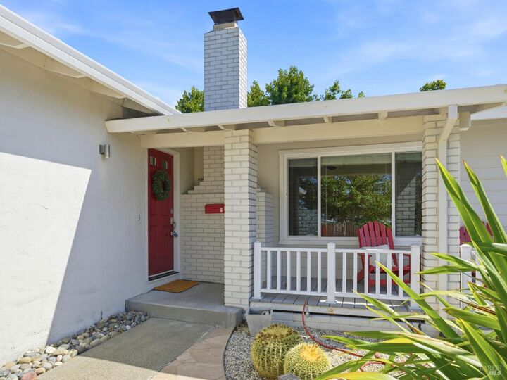 Property Photo: 5 Eastside Circle CA 94954