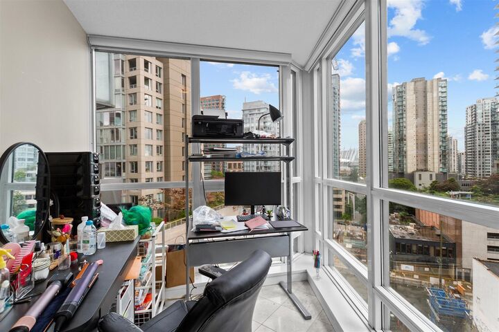 Property Photo: 833 Seymour Street 708 BC V6B 0G4