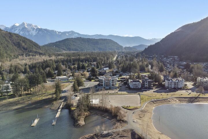 Property Photo: 470 Esplanade Avenue 307 BC V0M 1K0