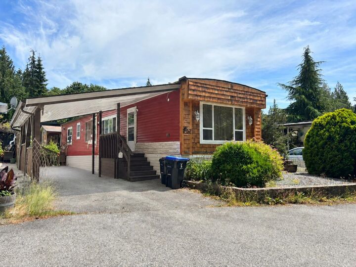 4496 Sunshine Coast Highway 57 — photo 1