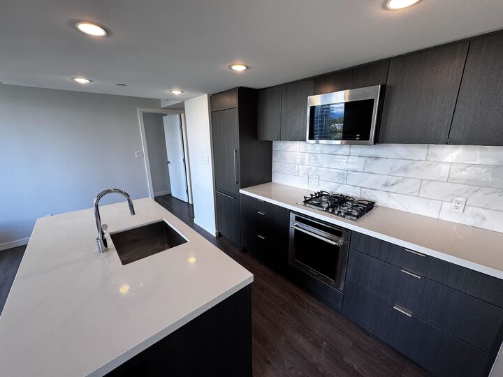Property Photo:  8189 Cambie Street 1904  BC V6P 0G6 